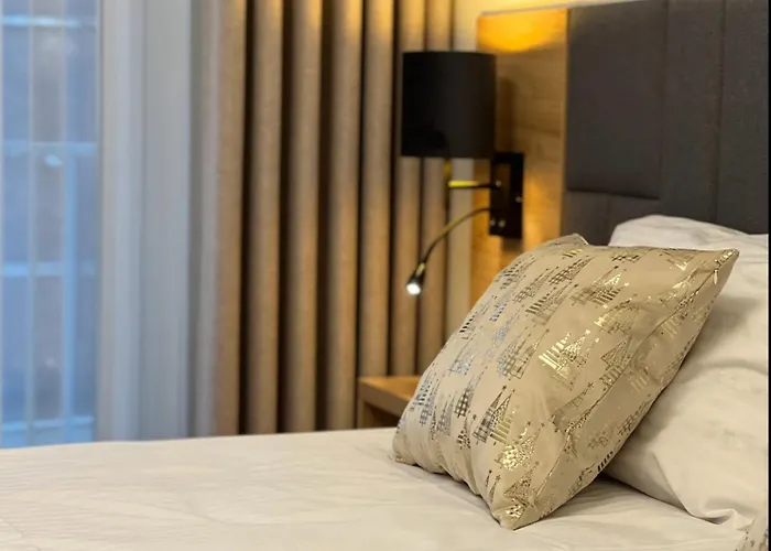 4u Plac Wolnosci 6 포즈난